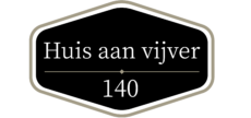 Huis aan vijver